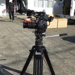 再現ドラマ撮影のカメラはキャノンC３００が多いです。