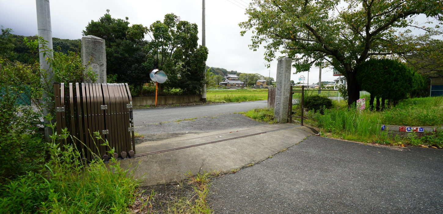 撮影で使える学校スタジオ・正面の正門・東京近郊・ロケ地