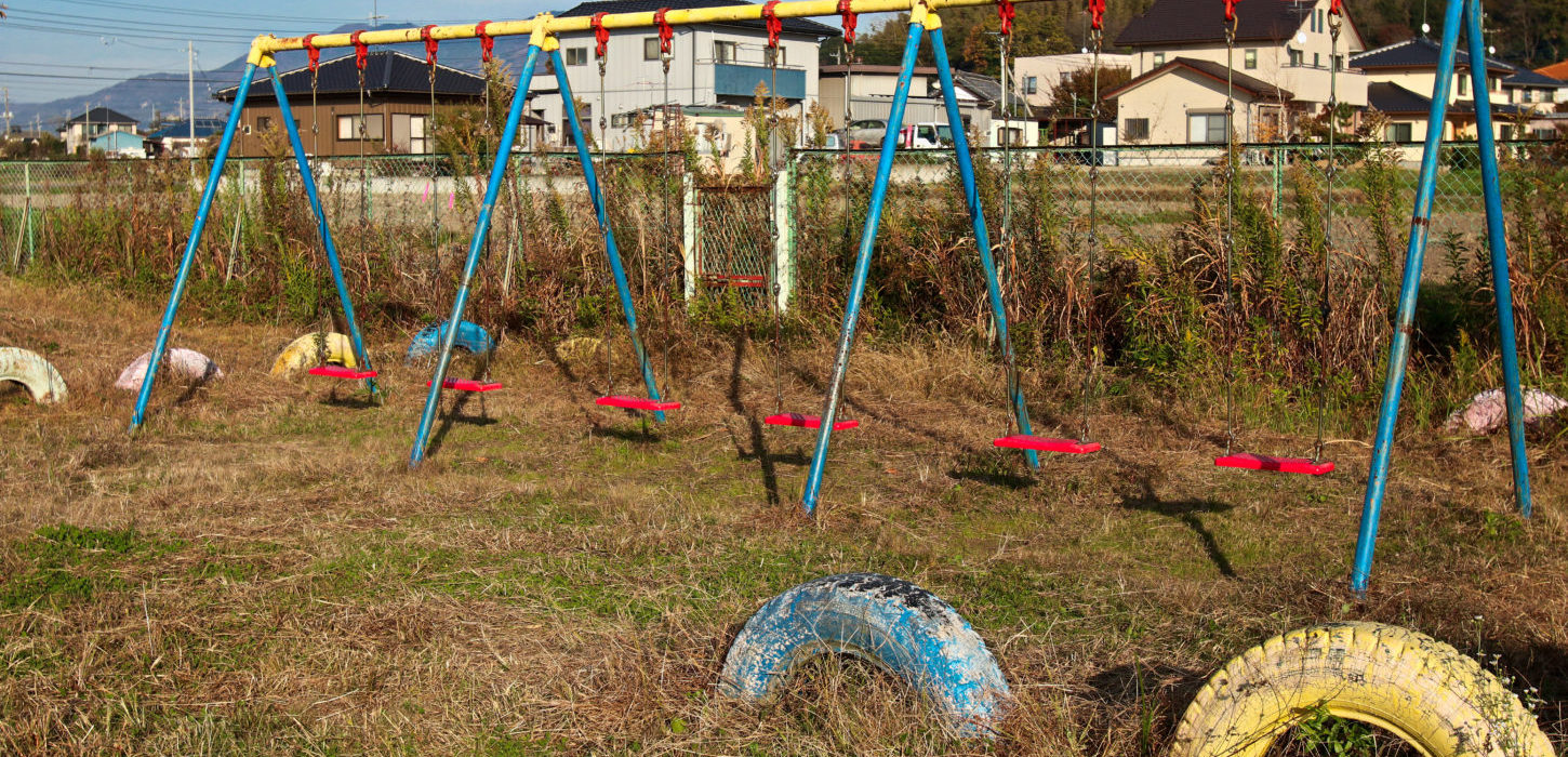 撮影で使える学校スタジオ・校庭・ブランコ・・遊具・東京近郊・ロケ地