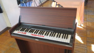 いろいろ撮影できちゃう学校スタジオのオルガン・学校用のオルガン