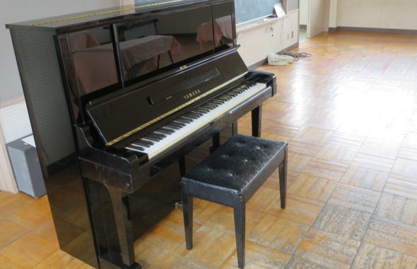 いろいろ撮影できちゃう学校スタジオの音楽室・ピアノ