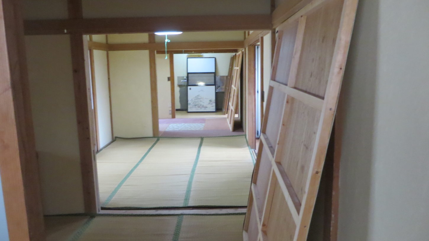 昭和でレトロなアパートスタジオ・室内のパネル壁・取り外しできます・撮影専用に改造