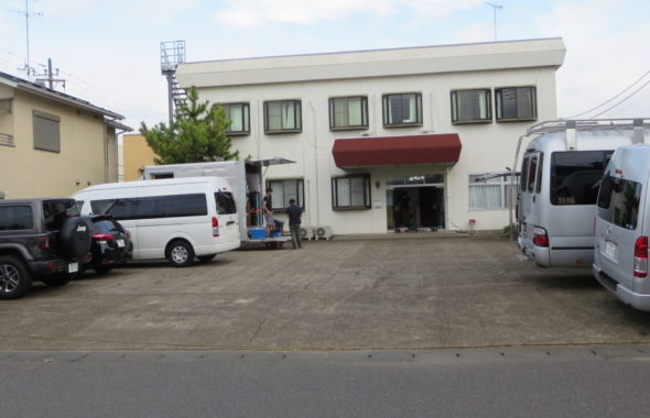 アトリエミカミのアパートスタジオの・昭和でレトロなアパートスタジオ・大型戸建スタジオの駐車場・車の止め方・
