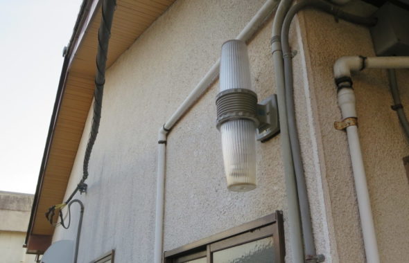 昭和でレトロなアパートスタジオ・外灯・故障・交換・修理・設置