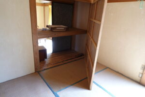 昭和でレトロなアパートスタジオ・床下・開口・床下撮影用プレゼン・事件もの・白骨死体・宝物・土。基礎の切れ目・