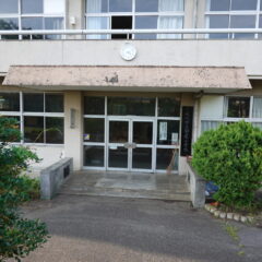 学校スタジオ・正面玄関
