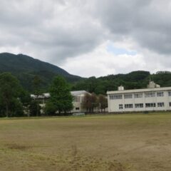 学校スタジオ・グランドから見る筑波山