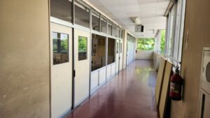 壁を取り外した写真・壁取り外し・行田学校スタジオ・東京都・埼玉県・千葉県・茨城県・関東圏・ＣＭ撮影・映画撮影・ミュージックビデオ撮影・再現ドラマ撮影・コスプレイベント・コスプレ撮影・YouTube撮影・ロケ地・ロケ現場・ハウススタジオ・撮影場所・高校生教室・東京近郊・埼玉県・行田市・レンタルスペース・レンタルスタジオ・電動工具・アトリエミカミ管理運営・メインロケハン・ロケハン・オールスタッフロケハン・下見・ロケ弁・ロケ地・ロケ場所郊・学校名看板撮影・撮影場所・撮影地・アトリエミカミ撮影場所管理物件・学校ロケ場所・学校ロケ地・学校・高校スタジオ・映画撮影・ドラマ撮影・再現ドラマ撮影・YouTube撮影・コスプレ撮影・レンタルスタジオ・貸しスタジオ・ハウススタジオ・撮影場所・ロケ地・ロケ場所・アトリエミカミ管理運営・メインロケハン・ロケハン・オールスタッフロケハン・下見・ロケ弁・ロケ地・ロケ場所郊・学校名看板撮影・撮影場所・撮影地・アトリエミカミ撮影場所管理物件・学校ロケ場所・学校ロケ地・学校・高校スタジオ・ロケ弁・日本テレビ・ＴＢＳテレビ・テレビ東京・テレビ朝日・ＮＨＫ・フジテレビ・テレビ大阪・東海テレビ・メーテレ・朝日放送・中京テレビ・名古屋テレビ・北河原高等学校・高校教室