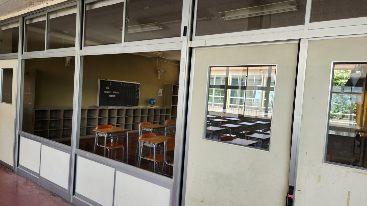 壁を取り外した写真・壁取り外し・行田学校スタジオ・東京都・埼玉県・千葉県・茨城県・関東圏・CM撮影・映画撮影・ミュージックビデオ撮影・再現ドラマ撮影・コスプレイベント・コスプレ撮影・YouTube撮影・ロケ地・ロケ現場・ハウススタジオ・撮影場所・高校生教室・東京近郊・埼玉県・行田市・レンタルスペース・レンタルスタジオ・電動工具・アトリエミカミ管理運営・メインロケハン・ロケハン・オールスタッフロケハン・下見・ロケ弁・ロケ地・ロケ場所郊・学校名看板撮影・撮影場所・撮影地・アトリエミカミ撮影場所管理物件・学校ロケ場所・学校ロケ地・学校・高校スタジオ・映画撮影・ドラマ撮影・再現ドラマ撮影・YouTube撮影・コスプレ撮影・レンタルスタジオ・貸しスタジオ・ハウススタジオ・撮影場所・ロケ地・ロケ場所・アトリエミカミ管理運営・メインロケハン・ロケハン・オールスタッフロケハン・下見・ロケ弁・ロケ地・ロケ場所郊・学校名看板撮影・撮影場所・撮影地・アトリエミカミ撮影場所管理物件・学校ロケ場所・学校ロケ地・学校・高校スタジオ・ロケ弁・日本テレビ・TBSテレビ・テレビ東京・テレビ朝日・NHK・フジテレビ・テレビ大阪・東海テレビ・メーテレ・朝日放送・中京テレビ・名古屋テレビ・北河原高等学校