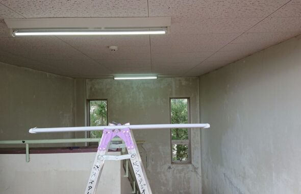 直管の40ｗ蛍光灯をバイパス工事して、LED型の蛍光灯に交換