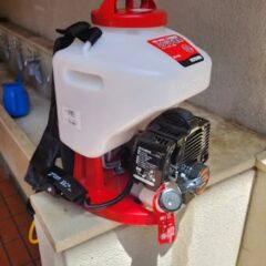 エンジン噴霧器・除草剤散布用・重い・重労働・行田学校スタジオメンテナンンス・広い校庭・ドラマ撮影・映画撮影・YouTube撮影・ミュージックビデオ撮影・CM撮影・コスプレ撮影・イベント・学校スタジオ・高校生教室・高校撮影