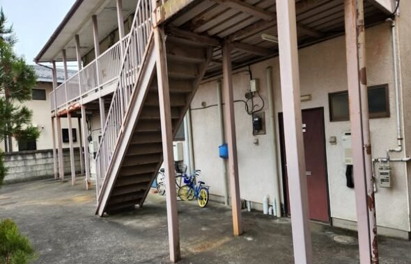 撮影用アパートスタジオ・アパートスタジオ・撮影専用・撮影専用に改造したアパートスタジオ・撮影用電源。壁の取り外し・撮影用物件・ハウススタジオ・レンタルハウス・貸しスタジオ・アトリエミカミ・管理運営・スタジオ料金・映画撮影・ドラマ撮影・再現ドラマ撮影・YouTube撮影・ミュージックビデオ撮影・CM撮影・東京・東京近郊・連続ドラマ撮影・ロケ地・ロケ場所・有名作品・ロケ地巡り・ロケハン・ロケ弁・撮影場・美術建込・ドローン撮影・日本テレビ・テレビ朝日・テレビ東京・フジテレビ・ネットフリックス・ＣＭ撮影・撮影スタジオ・東京都・埼玉県・千葉・神奈川・茨城・関東圏・
