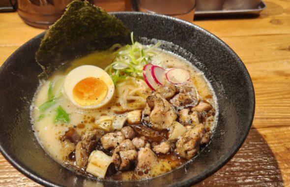 常総インターおりて下妻方面へ向かう途中にあります・鶏そば炭や・銀だこ・撮影用アパートスタジオ・アパートスタジオ・撮影専用・撮影専用に改造したアパートスタジオ・撮影用電源。壁の取り外し・撮影用物件・ハウススタジオ・レンタルハウス・貸しスタジオ・アトリエミカミ・管理運営・スタジオ料金・映画撮影・ドラマ撮影・再現ドラマ撮影・YouTube撮影・ミュージックビデオ撮影・CM撮影・東京・東京近郊・連続ドラマ撮影・ロケ地・ロケ場所・有名作品・ロケ地巡り・ロケハン・ロケ弁・撮影場・美術建込・ドローン撮影・日本テレビ・テレビ朝日・テレビ東京・フジテレビ・ネットフリックス・ＣＭ撮影・撮影スタジオ・東京都・埼玉県・千葉・神奈川・茨城・関東圏・