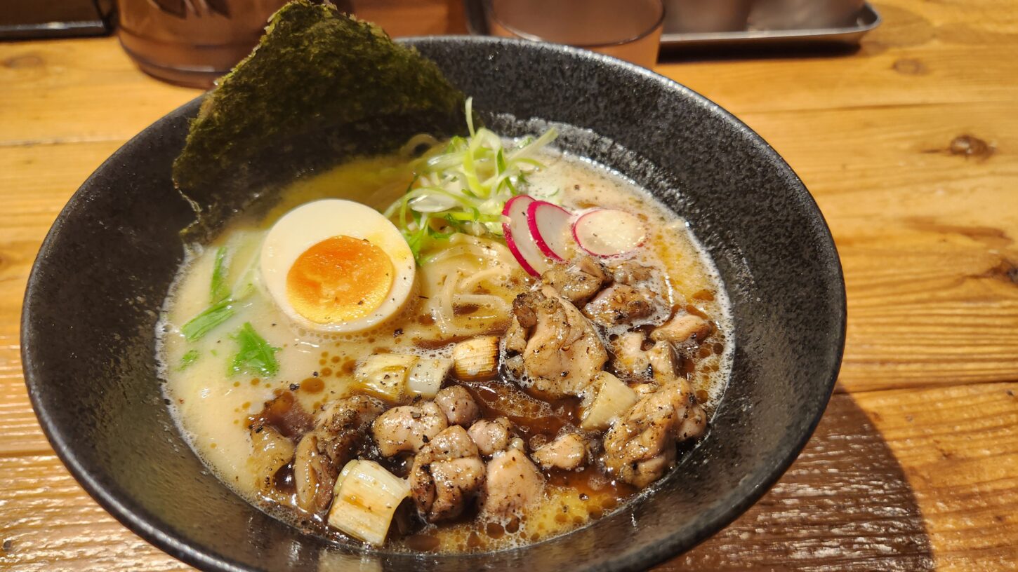 常総インターおりて下妻方面へ向かう途中にあります・鶏そば炭や・銀だこ・撮影用アパートスタジオ・アパートスタジオ・撮影専用・撮影専用に改造したアパートスタジオ・撮影用電源。壁の取り外し・撮影用物件・ハウススタジオ・レンタルハウス・貸しスタジオ・アトリエミカミ・管理運営・スタジオ料金・映画撮影・ドラマ撮影・再現ドラマ撮影・YouTube撮影・ミュージックビデオ撮影・CM撮影・東京・東京近郊・連続ドラマ撮影・ロケ地・ロケ場所・有名作品・ロケ地巡り・ロケハン・ロケ弁・撮影場・美術建込・ドローン撮影・日本テレビ・テレビ朝日・テレビ東京・フジテレビ・ネットフリックス・ＣＭ撮影・撮影スタジオ・東京都・埼玉県・千葉・神奈川・茨城・関東圏・
