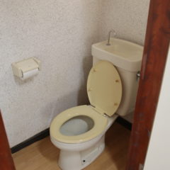 昭和でレトロなアパートスタジオ・トイレ