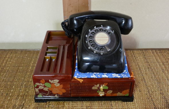 昭和の美術小道具黒電話
