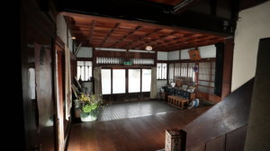 登録有形文化財橋本旅館スタジオ正面玄関中