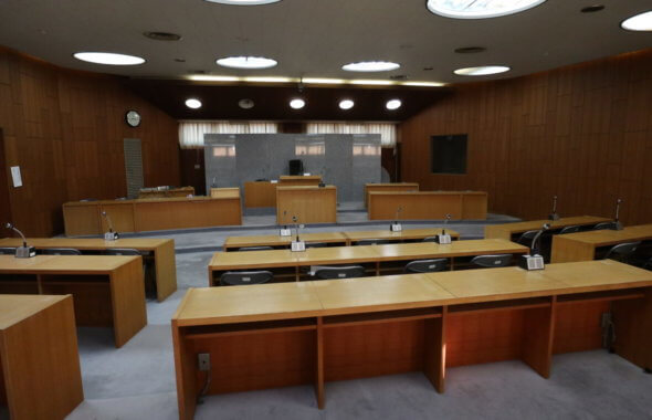 裁判所に見える会議室・撮影できます・アトリエミカミがコーディネート・学校スタジオ近所・東京近郊