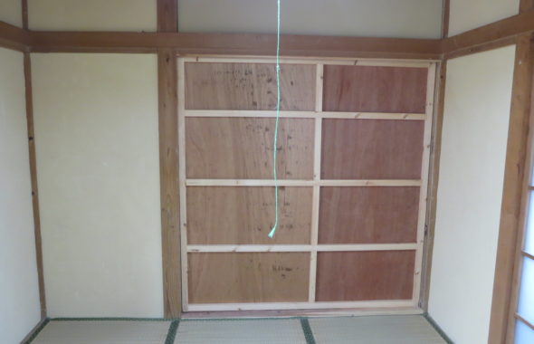 昭和でレトロなアパートスタジオ・取り外し可能なパネル壁