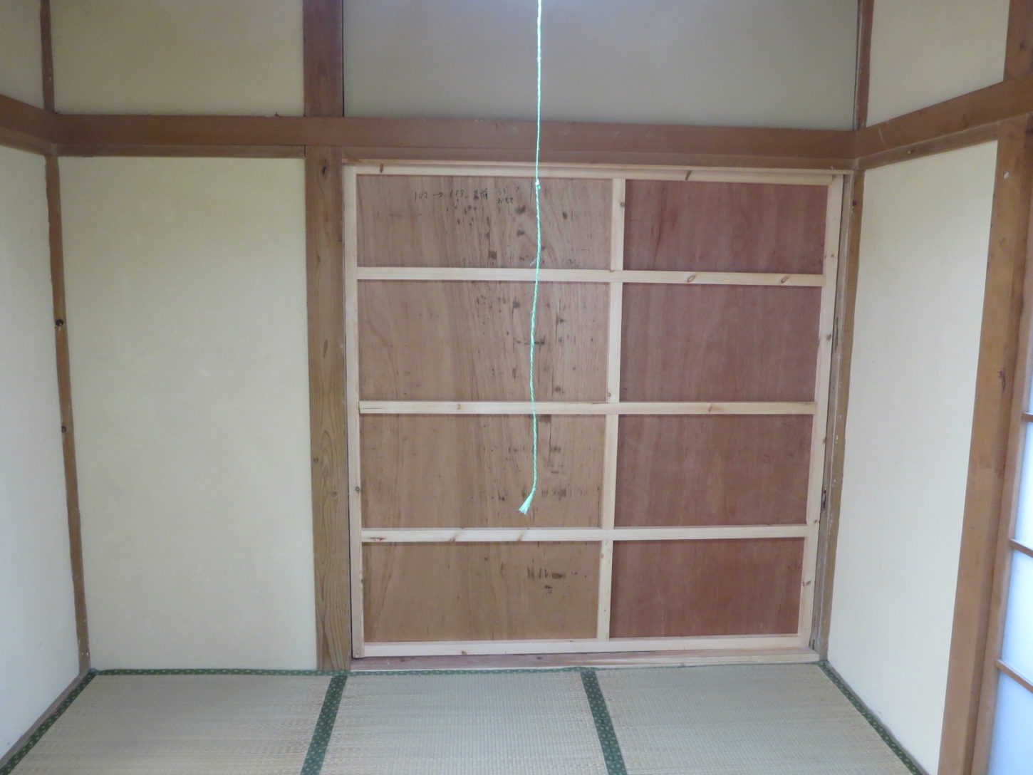 昭和でレトロなアパートスタジオ・取り外し可能なパネル壁