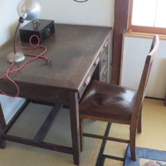 昭和初期の机と椅子