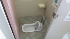 撮影で使える学校スタジオ・便所・便器・東京近郊・ロケ地