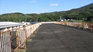 まるまる撮影で使える学校スタジオの屋上から観える筑波山・田舎の学校・ロケ地