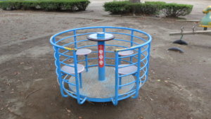 昭和でレトロなアパートスタジオそば・公園・回転遊具・東京近郊・撮影場所・ロケ地