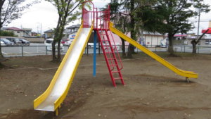 昭和でレトロなアパートスタジオそば・公園・すべり台・遊具・東京近郊・撮影場所・ロケ