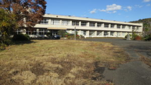 まるごと撮影できちゃう学校スタジオ・庭の雑草・草刈・駆除・綺麗にしました・